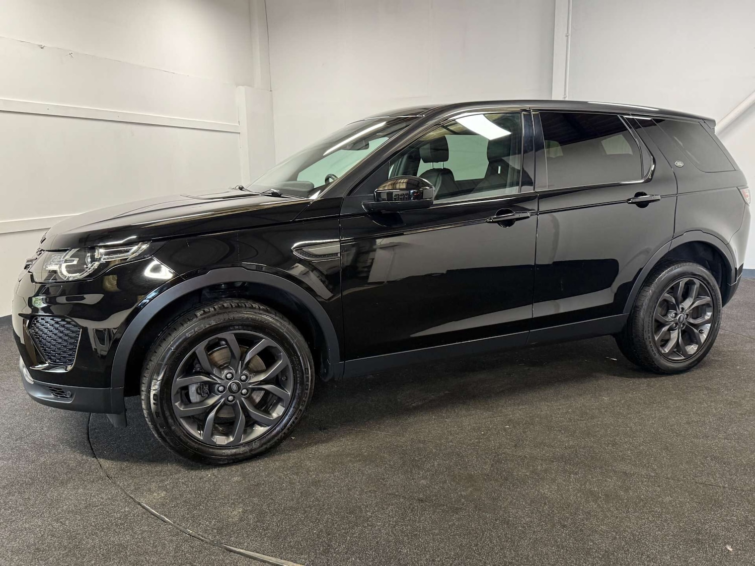 Used Land Rover Discovery Sport 2018 for sale - 76581292: Photo 2