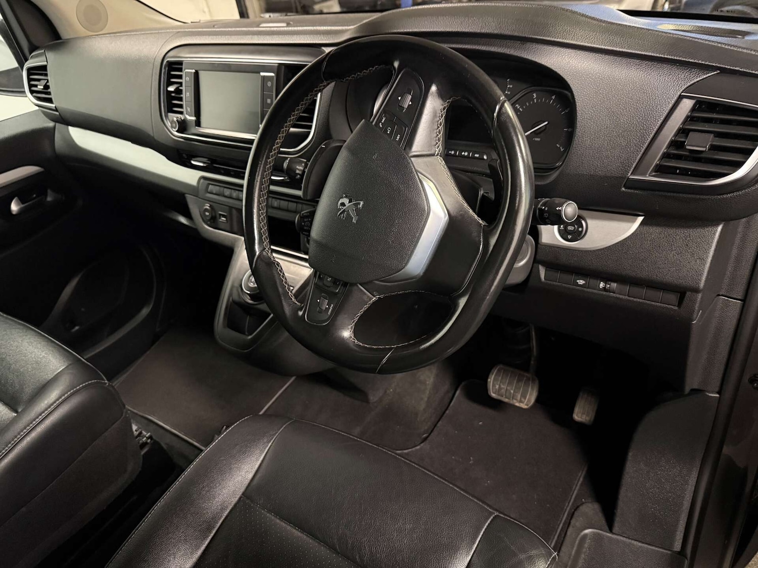 Used Peugeot Traveller 2018 for sale - 76982655: Photo 14