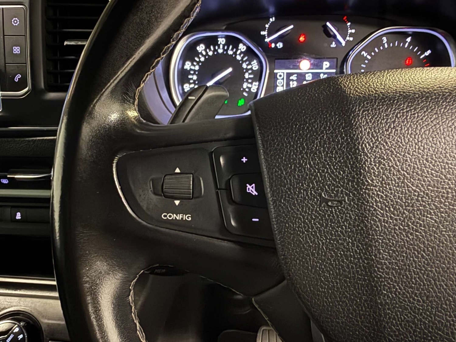 Used Peugeot Traveller 2018 for sale - 76982655: Photo 15