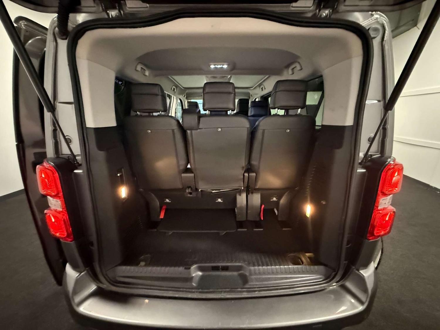 Used Peugeot Traveller 2018 for sale - 76982655: Photo 30