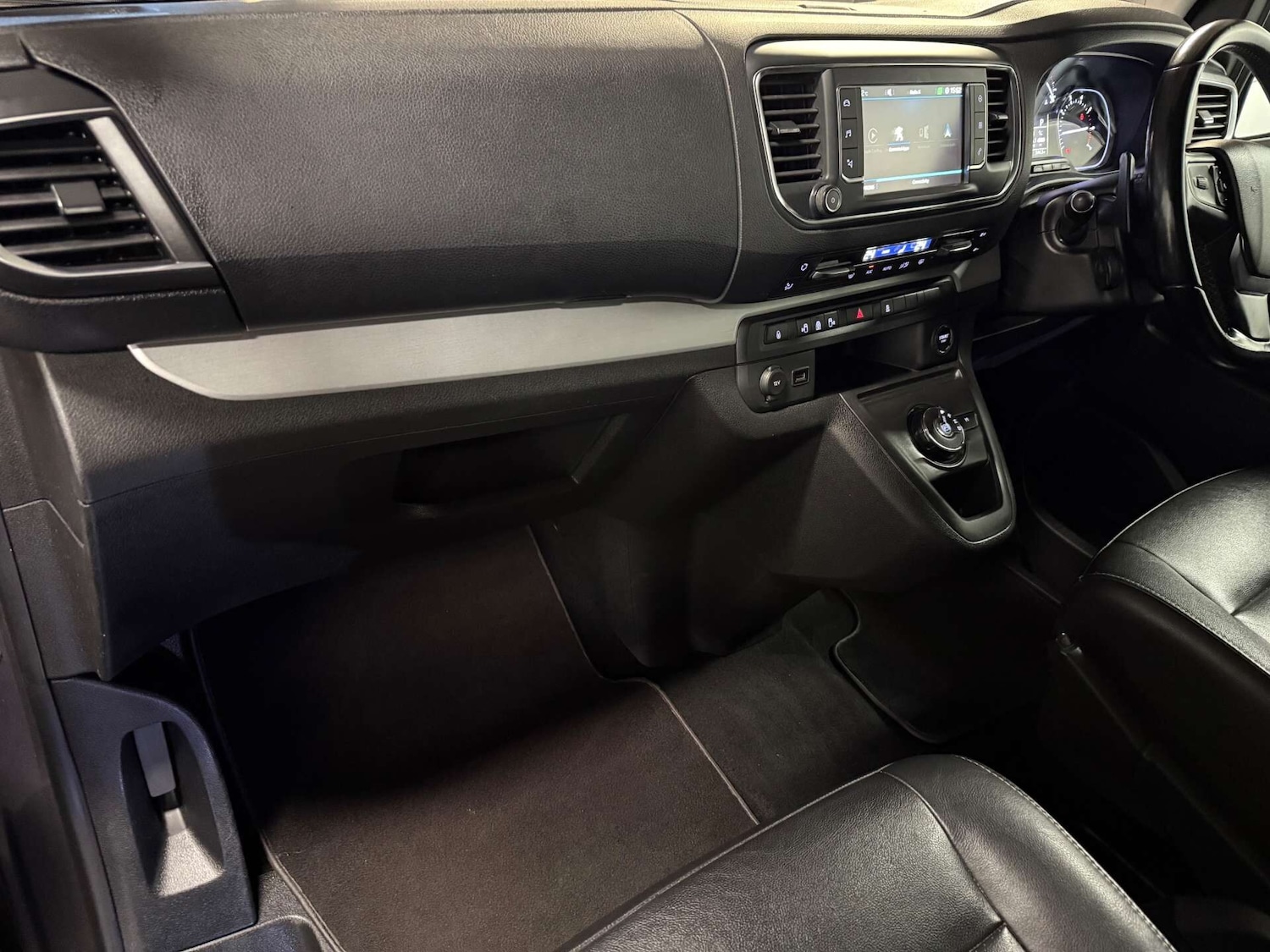 Used Peugeot Traveller 2018 for sale - 76982655: Photo 40