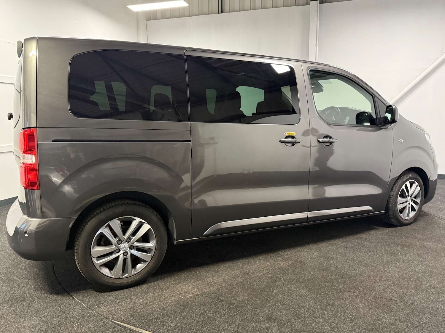 Used Peugeot Traveller 2018 for sale - 76982655: Photo 5