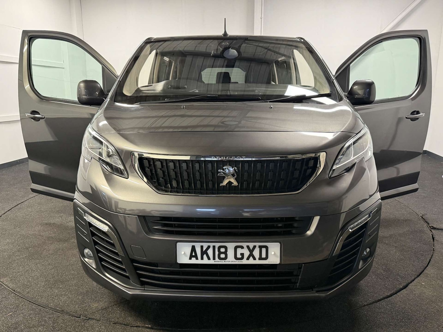 Used Peugeot Traveller 2018 for sale - 76982655: Photo 8