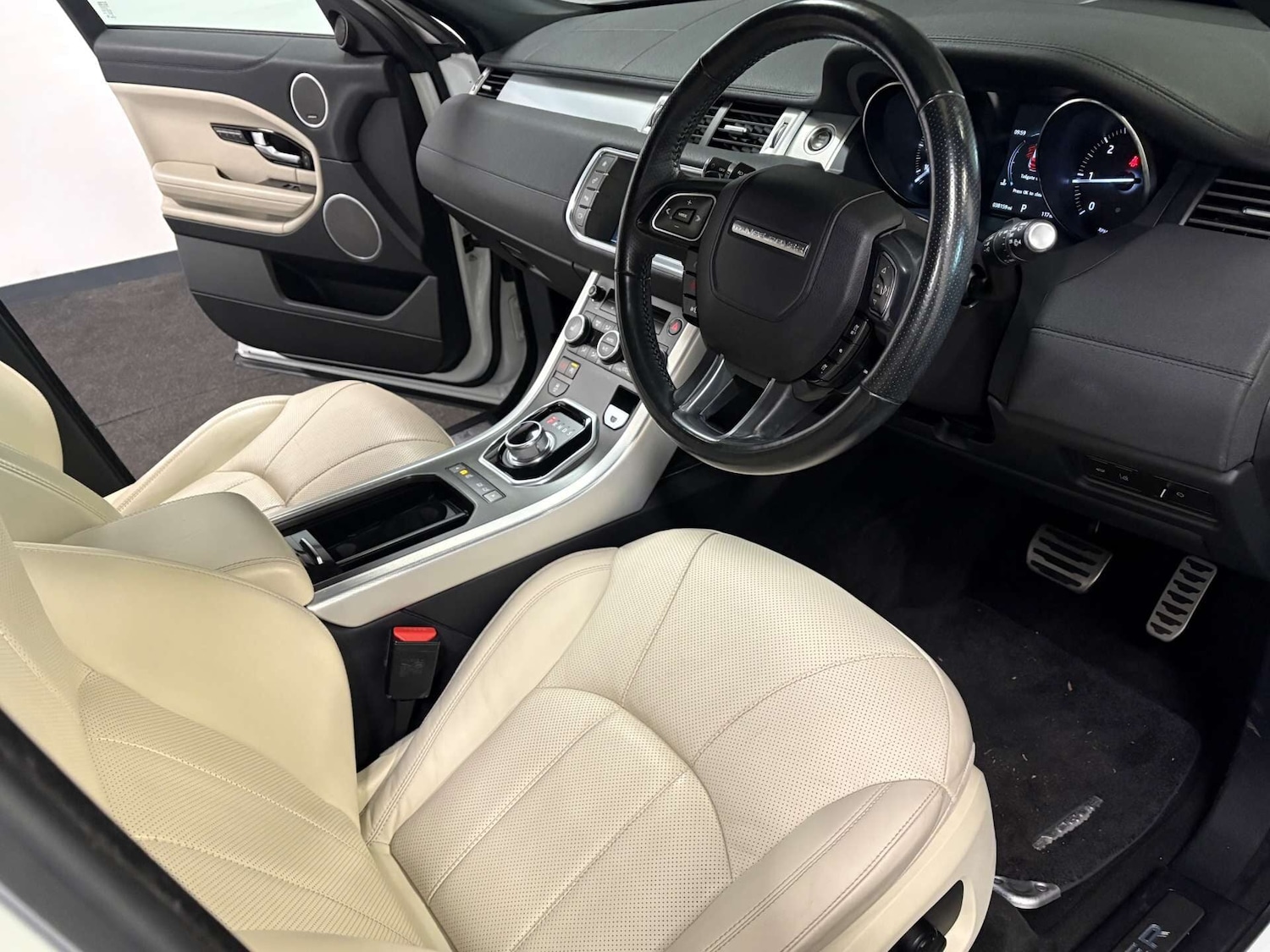 Used Land Rover Range Rover Evoque 2016 for sale - 76831895: Photo 16