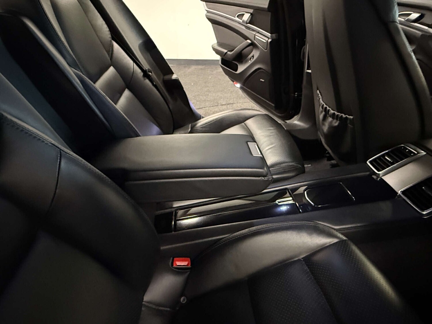 Used Porsche Panamera 2011 for sale - 76631177: Photo 37