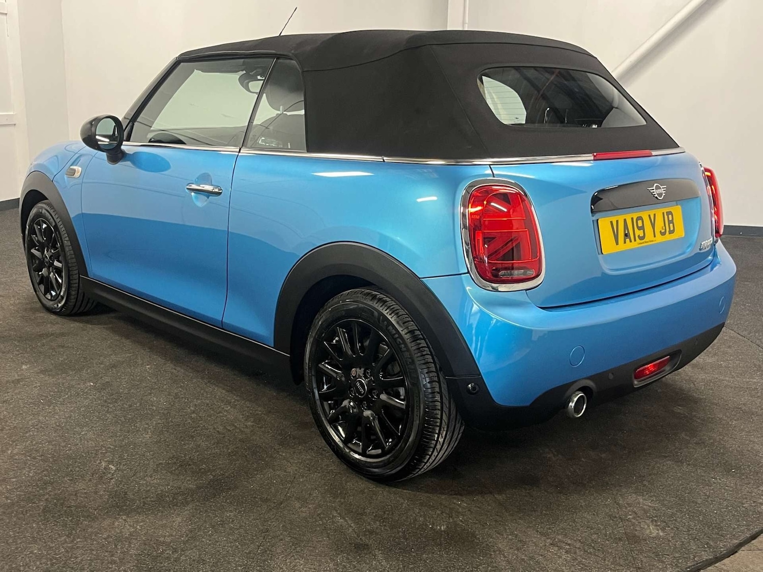 Used MINI Convertible 2019 for sale - 77605409: Photo 3