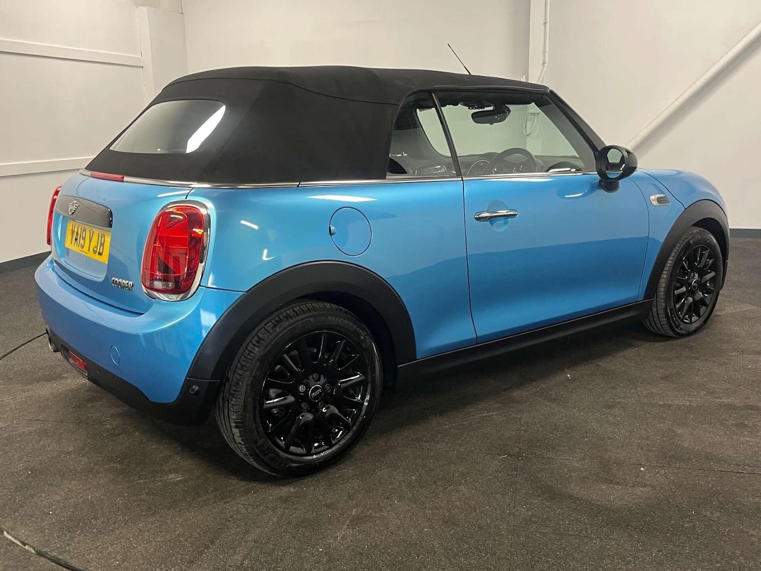 Used MINI Convertible 2019 for sale - 77605409: Photo 5