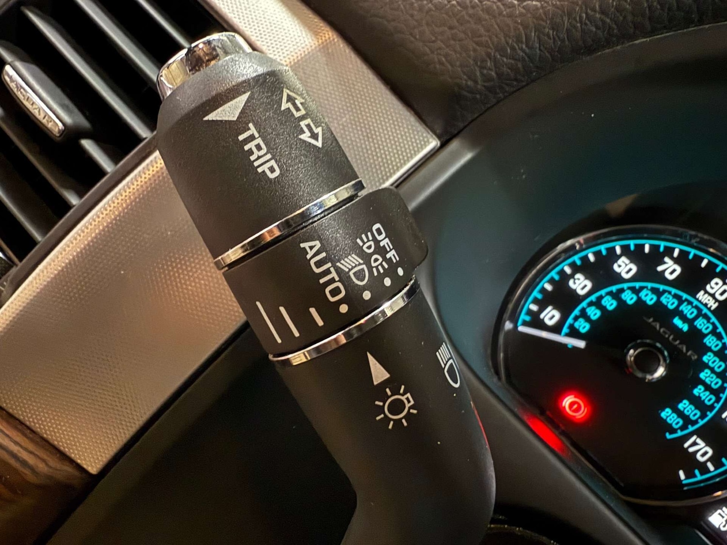 Used Jaguar XF 2014 for sale - 77351287: Photo 28