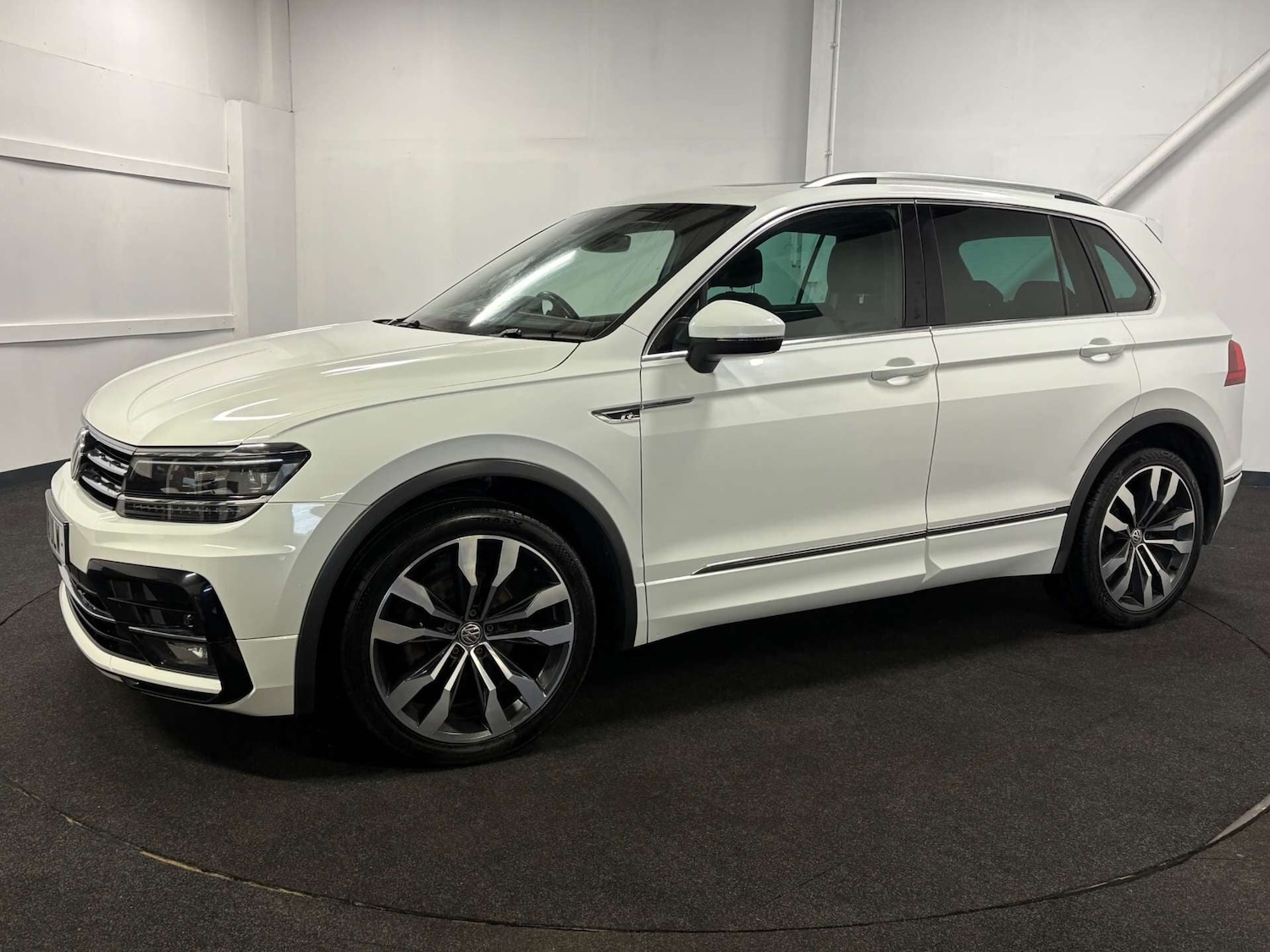 Used Volkswagen Tiguan 2018 for sale - 77020285: Photo 2