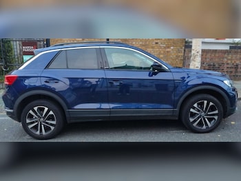 Used Volkswagen T-Roc 2021 for sale - 76481210: Photo