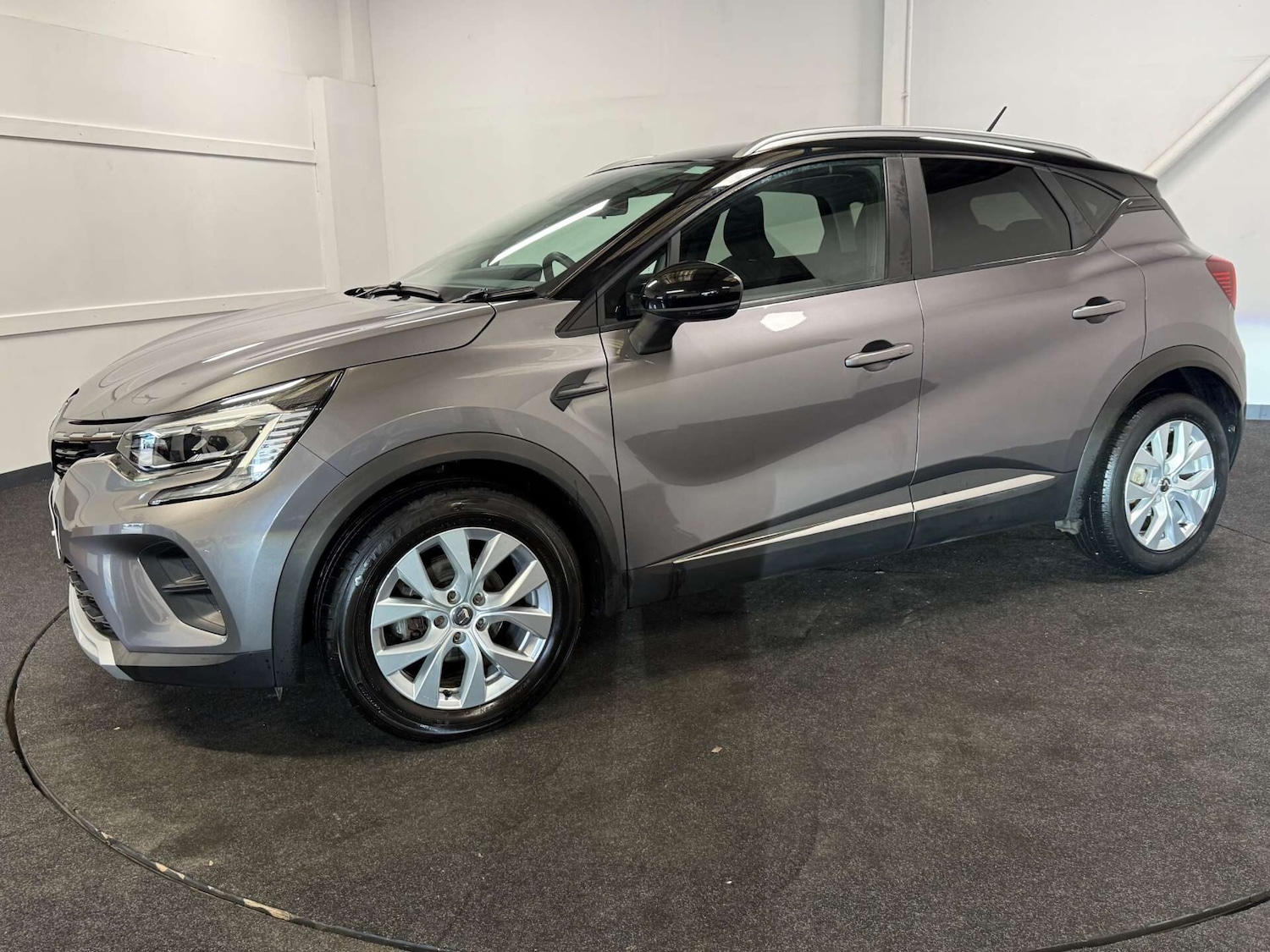Used Renault Captur 2020 for sale - 76177656: Photo 2