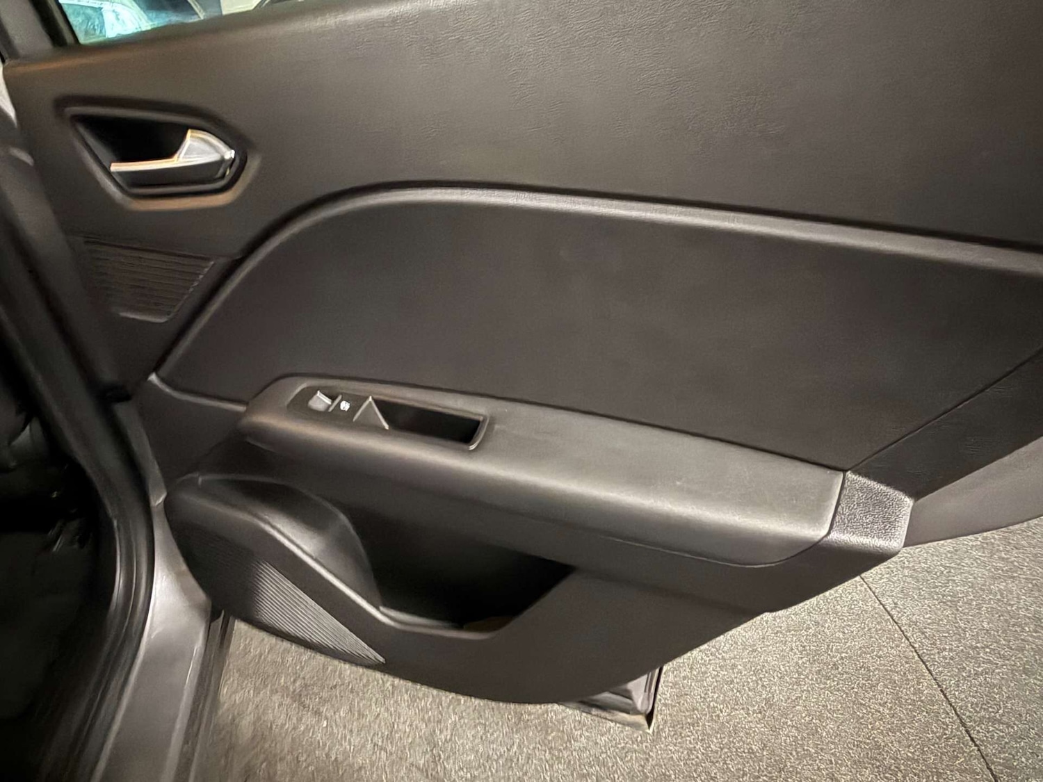 Used Renault Captur 2020 for sale - 76177656: Photo 47