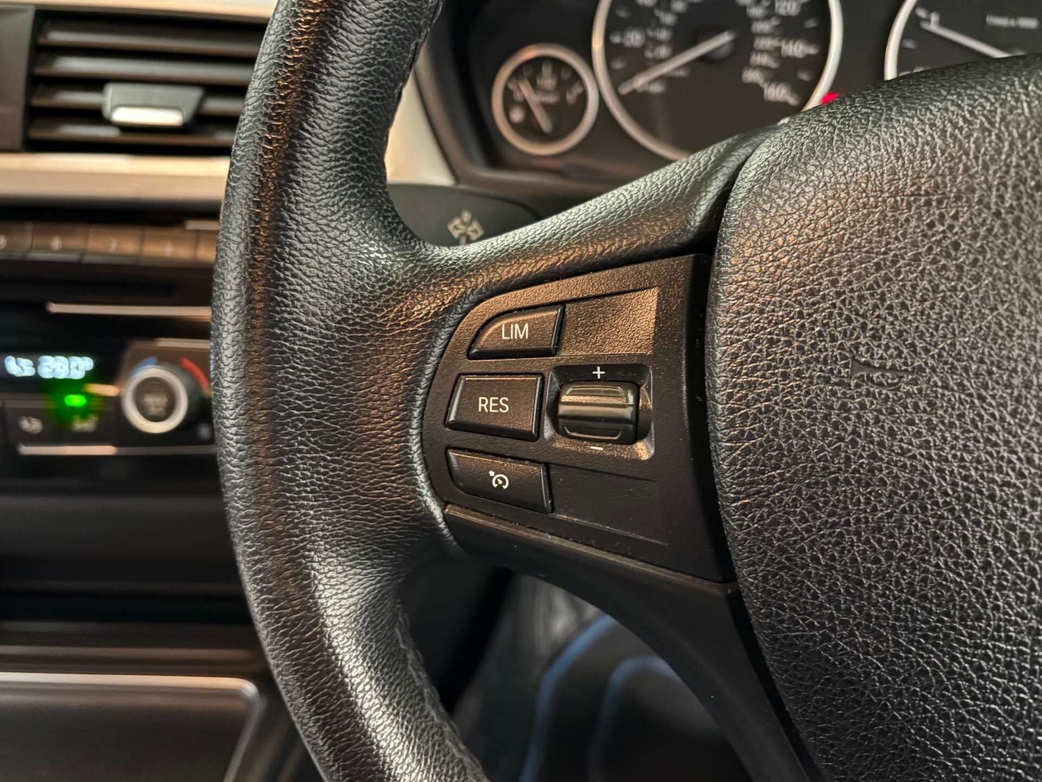 Used BMW 3 Series 2018 for sale - 76739411: Photo 19