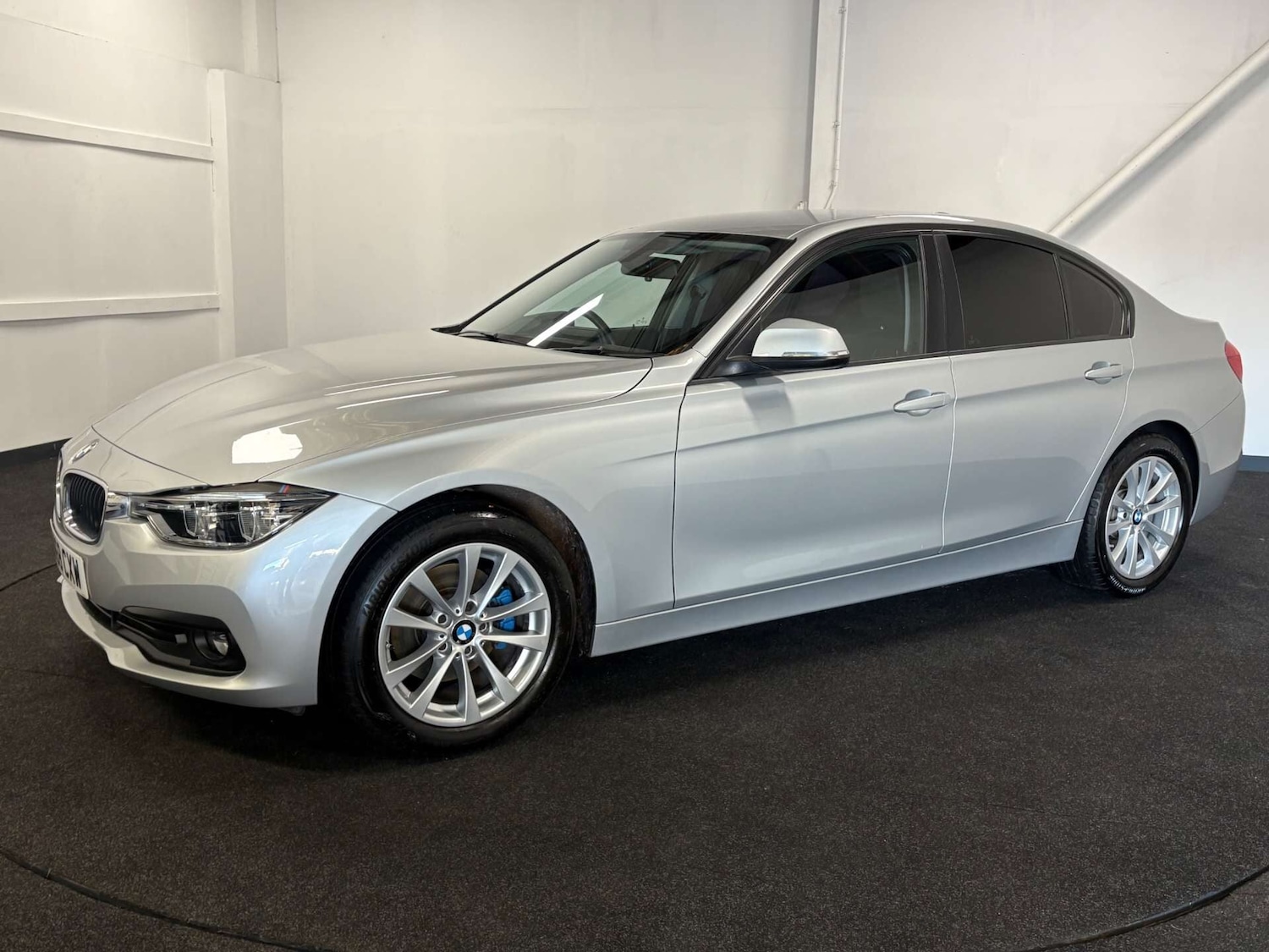 Used BMW 3 Series 2018 for sale - 76739411: Photo 2