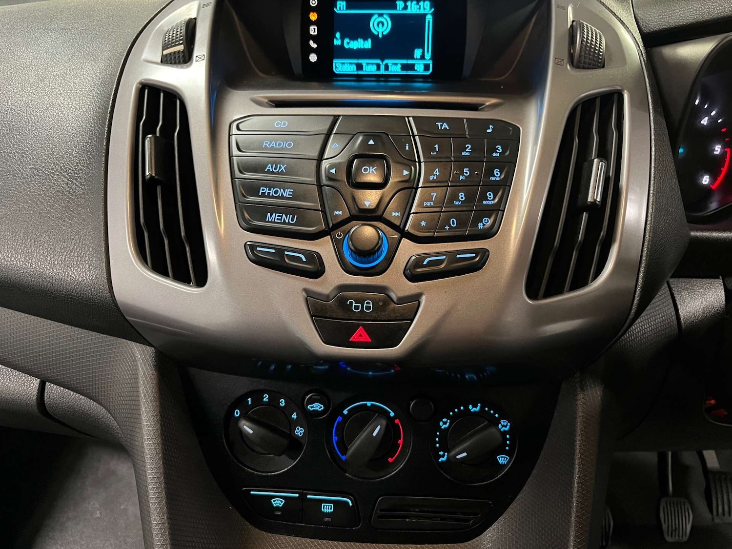 Used Ford Transit Connect 2018 for sale - 76535103: Photo 23