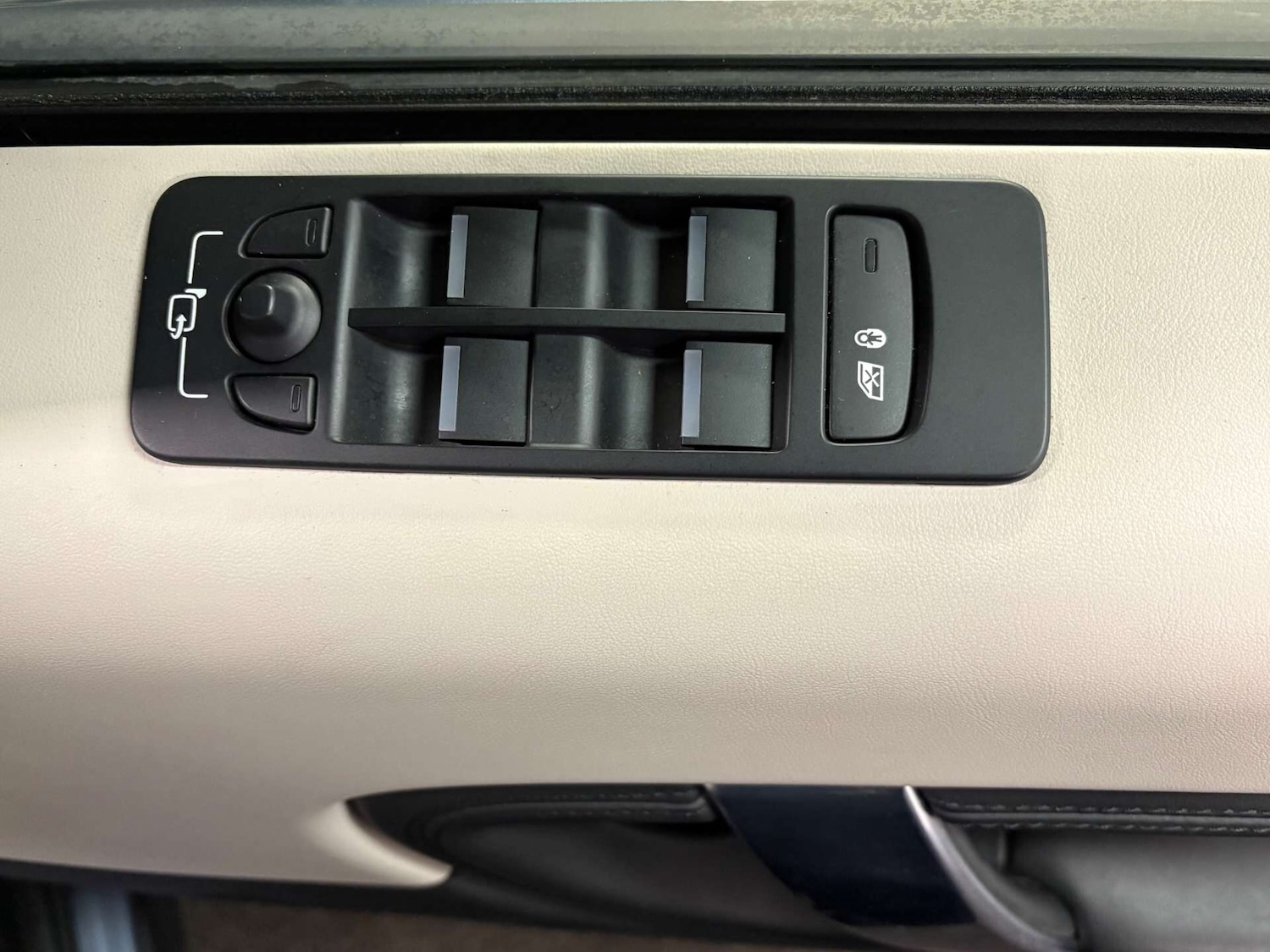 Used Land Rover Discovery Sport 2019 for sale - 76853923: Photo 12