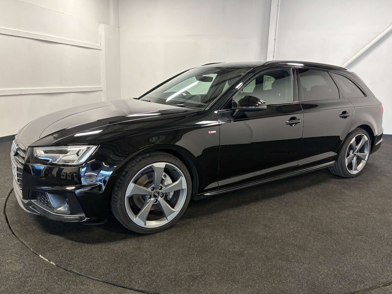 Used Audi A4 2019 for sale - 76961667: Photo 2