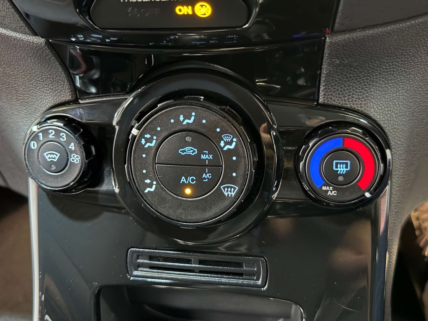 Used Ford Fiesta 2015 for sale - 77149596: Photo 21