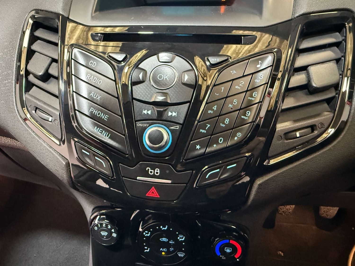 Used Ford Fiesta 2015 for sale - 77149596: Photo 24