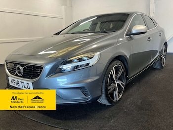 Used Volvo V40 2018 for sale - 79406574: Photo