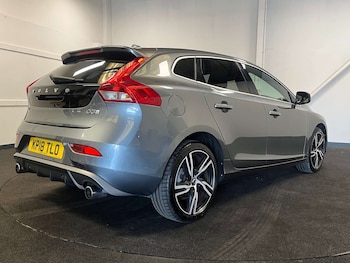 Used Volvo V40 2018 for sale - 79406574: Photo