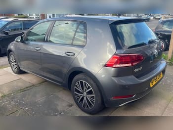 Used Volkswagen Golf 2018 for sale - 79740485: Photo