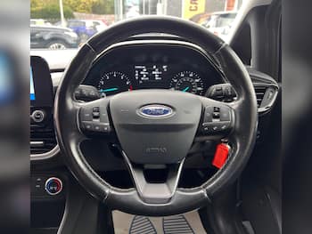 Used Ford Fiesta 2017 for sale - 79657604: Photo