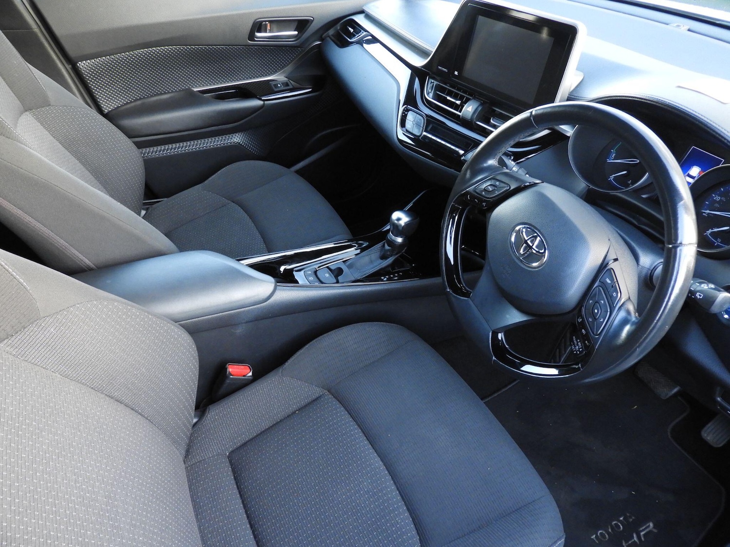 Used Toyota C-HR 2018 for sale - 76899301: Photo 11