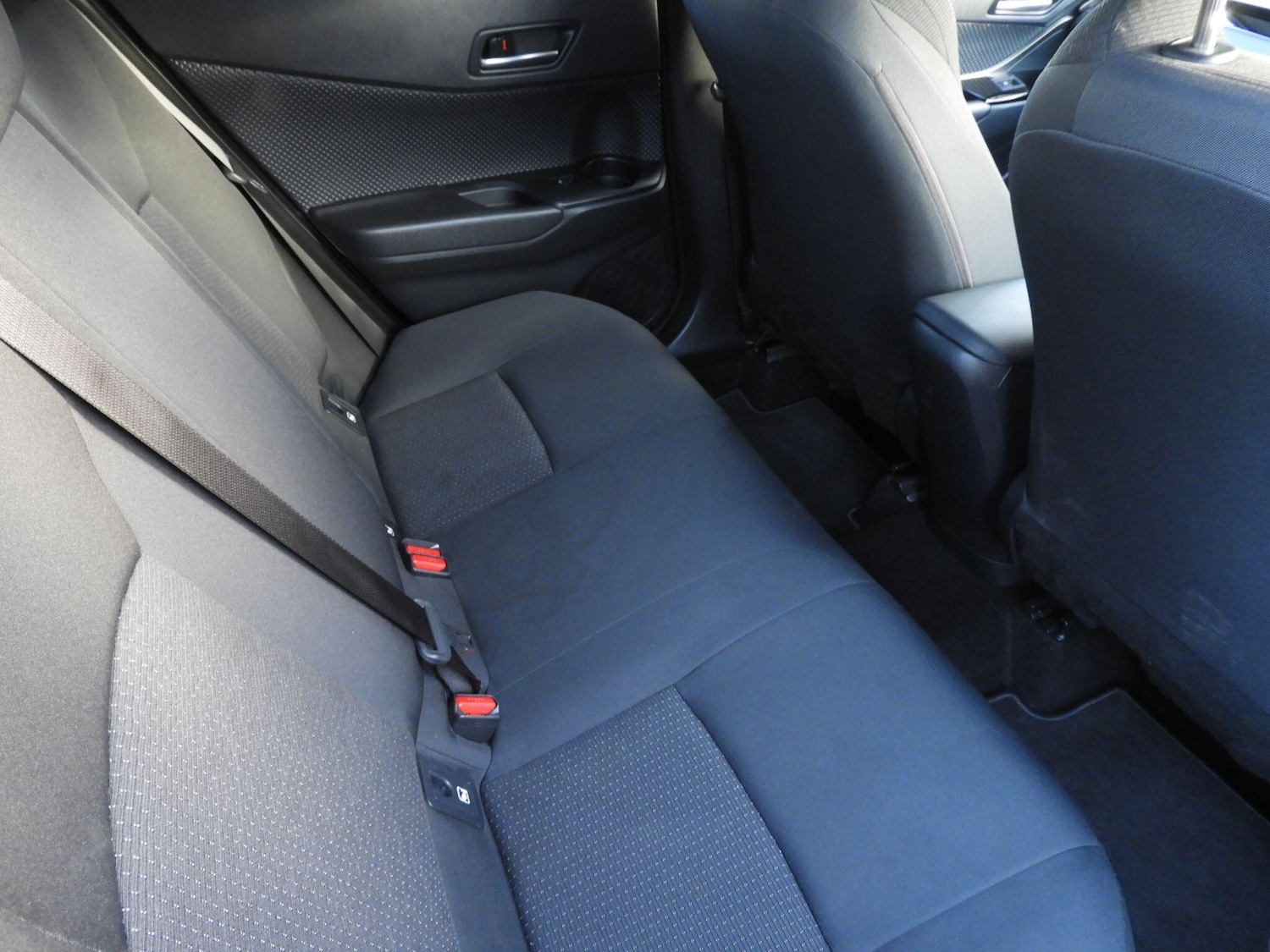 Used Toyota C-HR 2018 for sale - 76899301: Photo 12