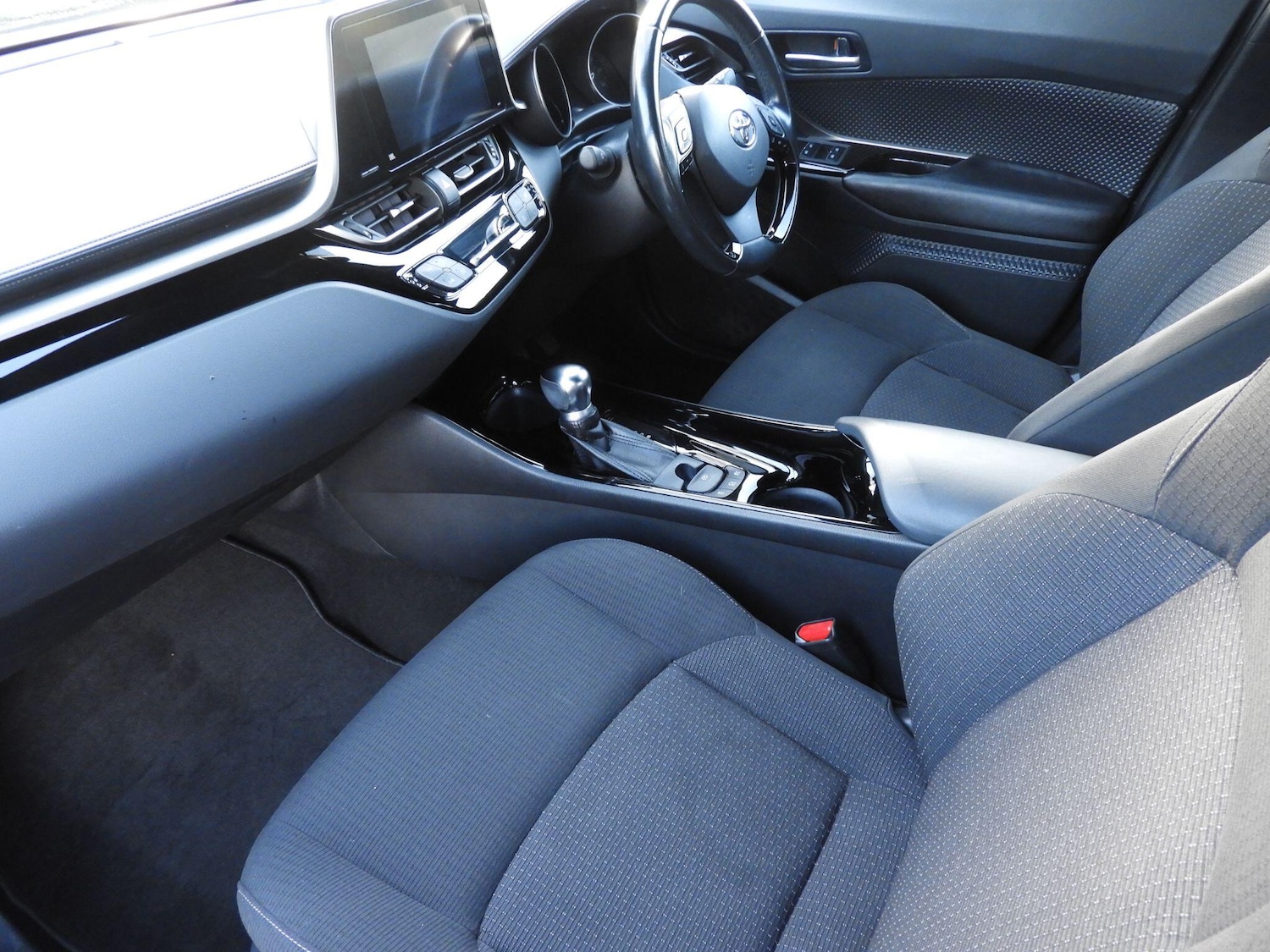 Used Toyota C-HR 2018 for sale - 76899301: Photo 13