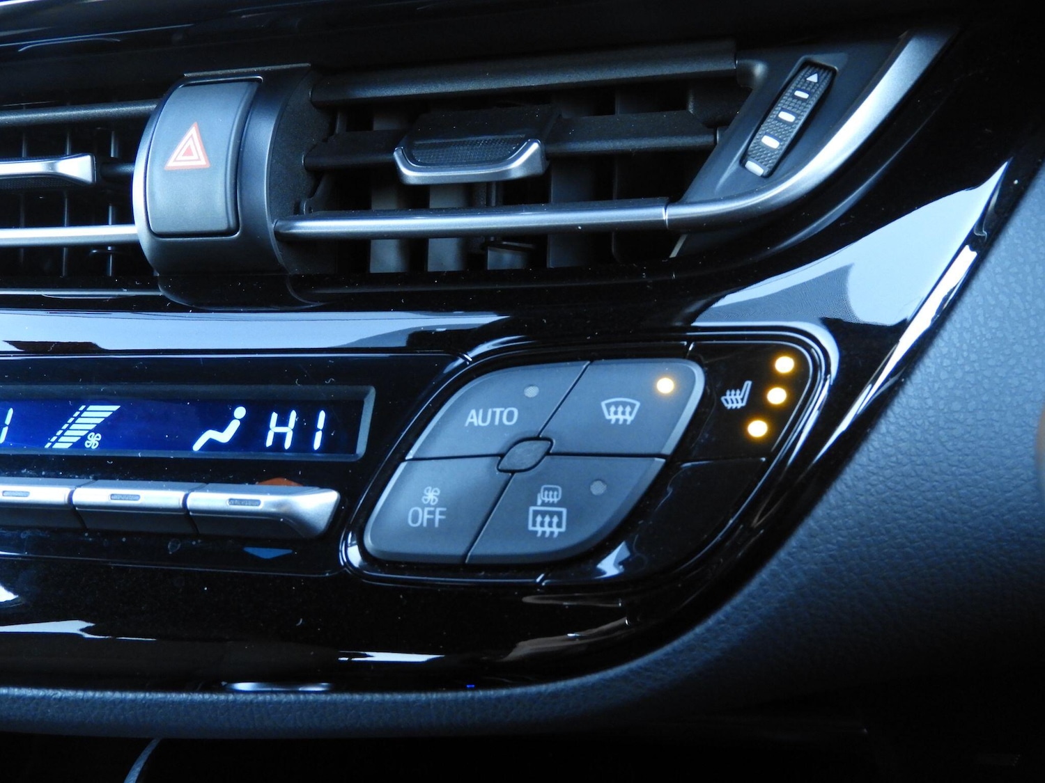 Used Toyota C-HR 2018 for sale - 76899301: Photo 17