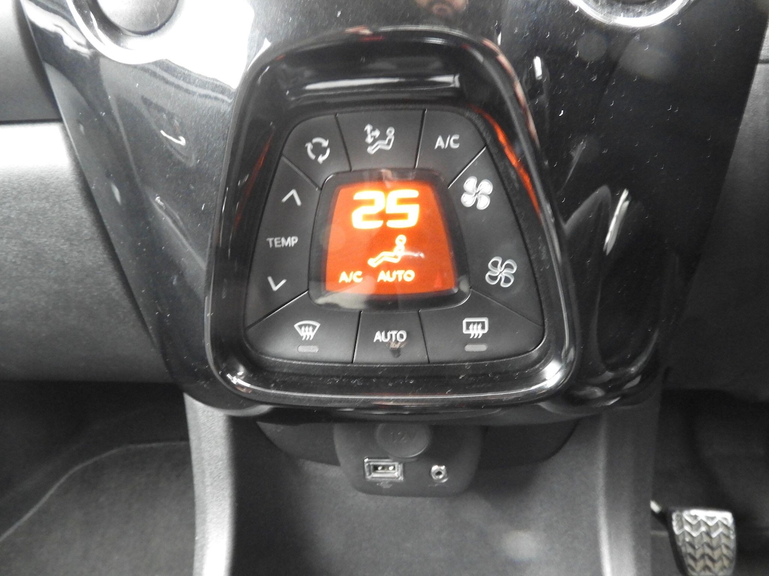 Used Toyota AYGO 2018 for sale - 77216061: Photo 19