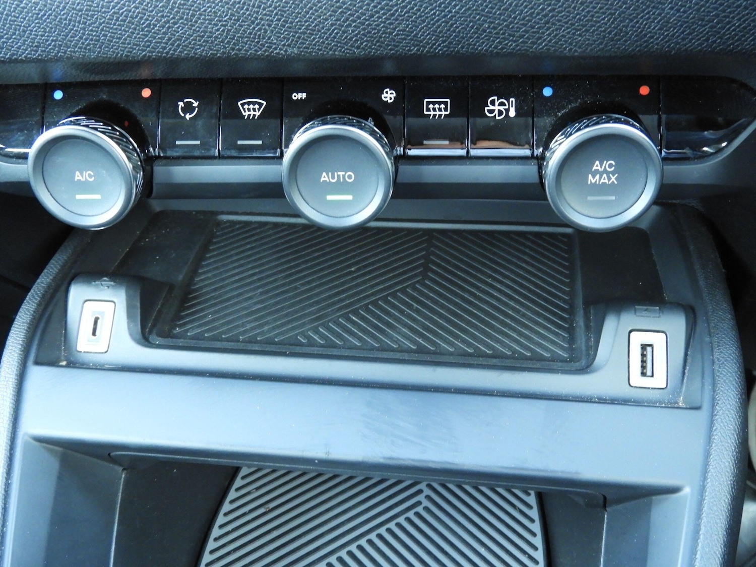 Used Citroen C4 2024 for sale - 76996749: Photo 19