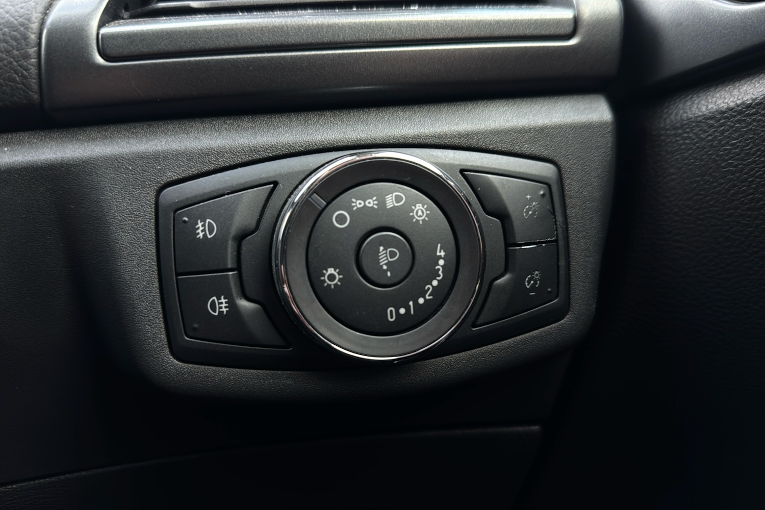 Used Ford Mondeo 2015 for sale - 77390070: Photo 35