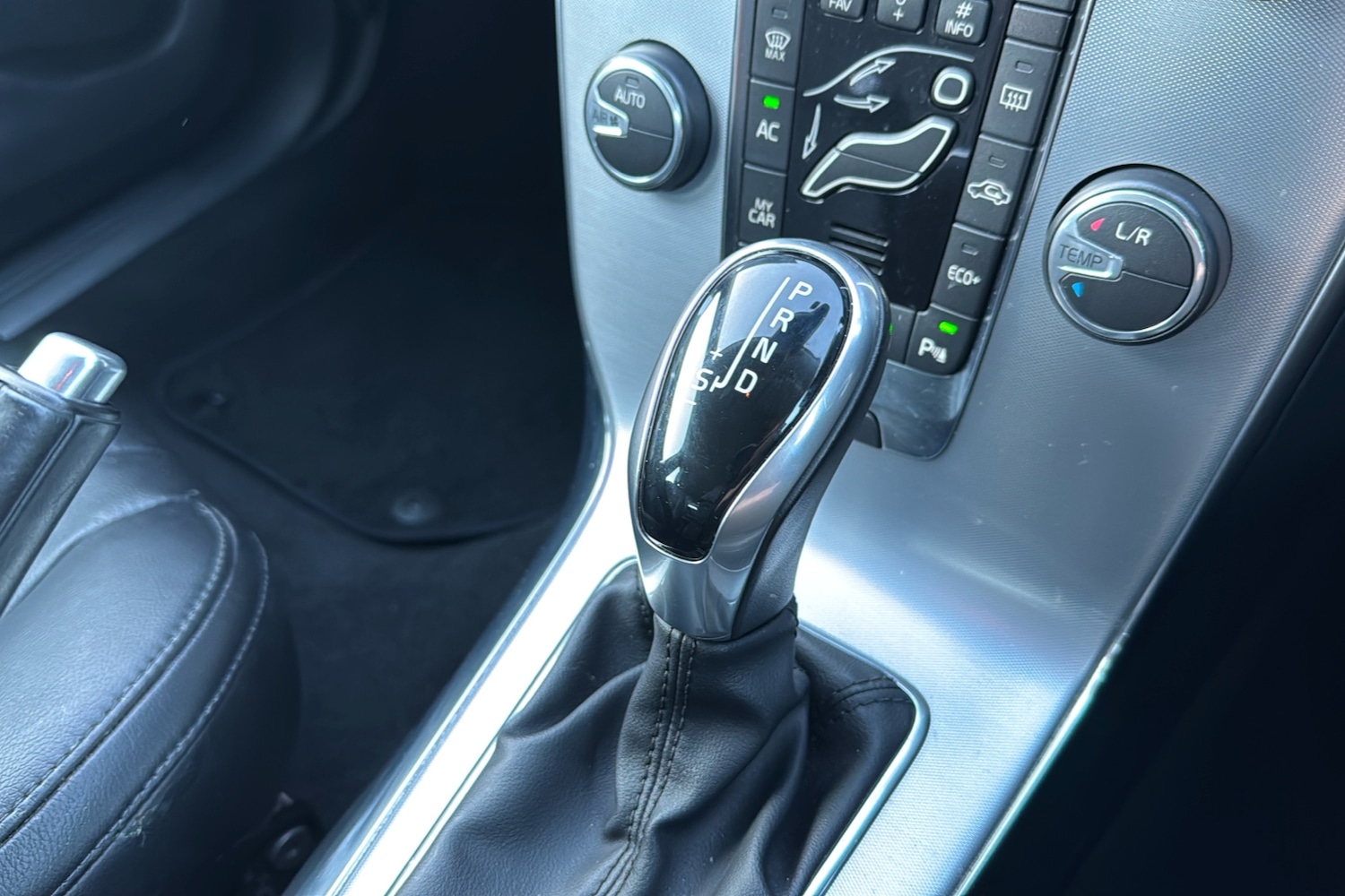 Used Volvo V40 2017 for sale - 77298142: Photo 13