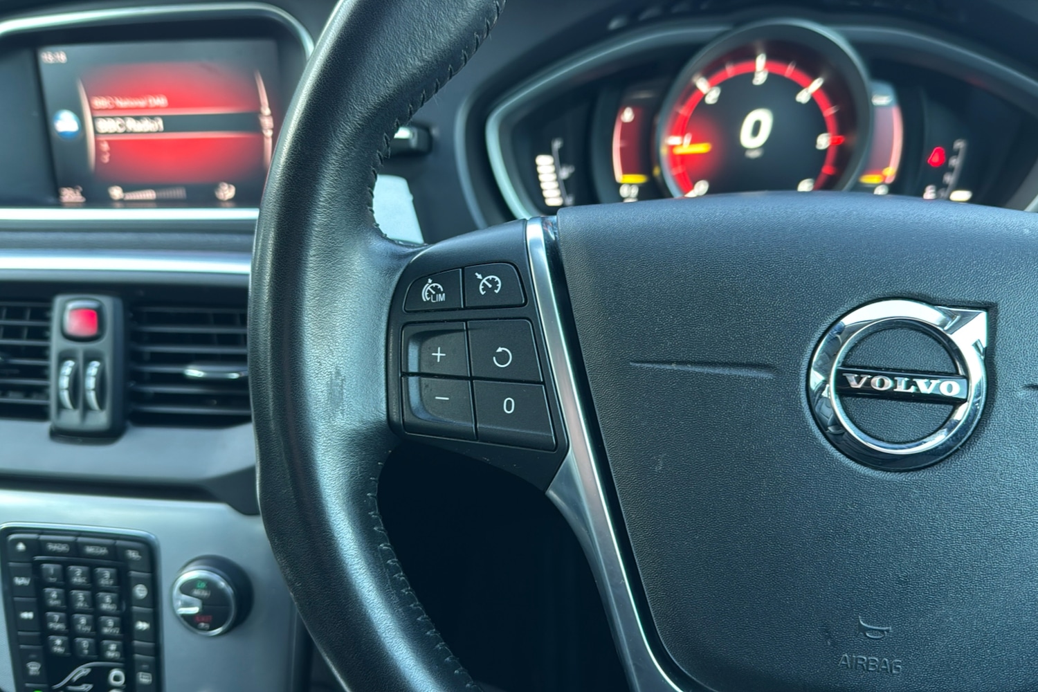 Used Volvo V40 2017 for sale - 77298142: Photo 17