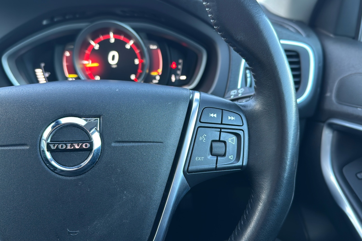 Used Volvo V40 2017 for sale - 77298142: Photo 18