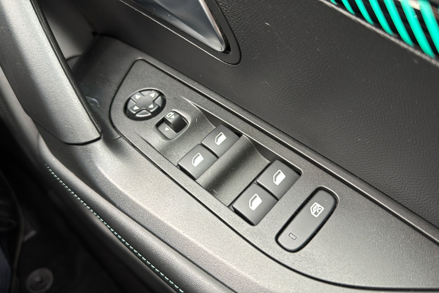 Used Peugeot E-2008 2022 for sale - 76476251: Photo 22