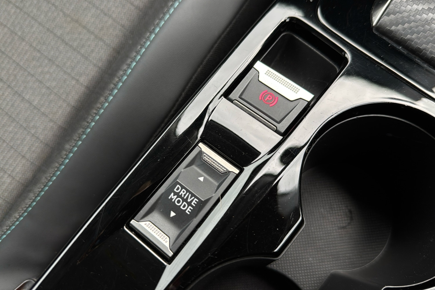 Used Peugeot E-2008 2022 for sale - 76476251: Photo 36