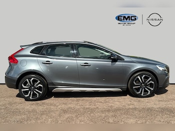 Used Volvo V40 Cross Country 2018 for sale - 78337480: Photo