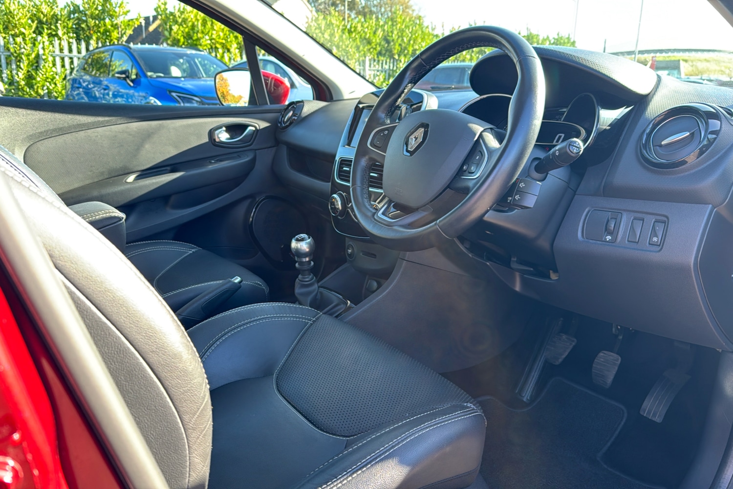 Used Renault Clio 2017 for sale - 76339429: Photo 10