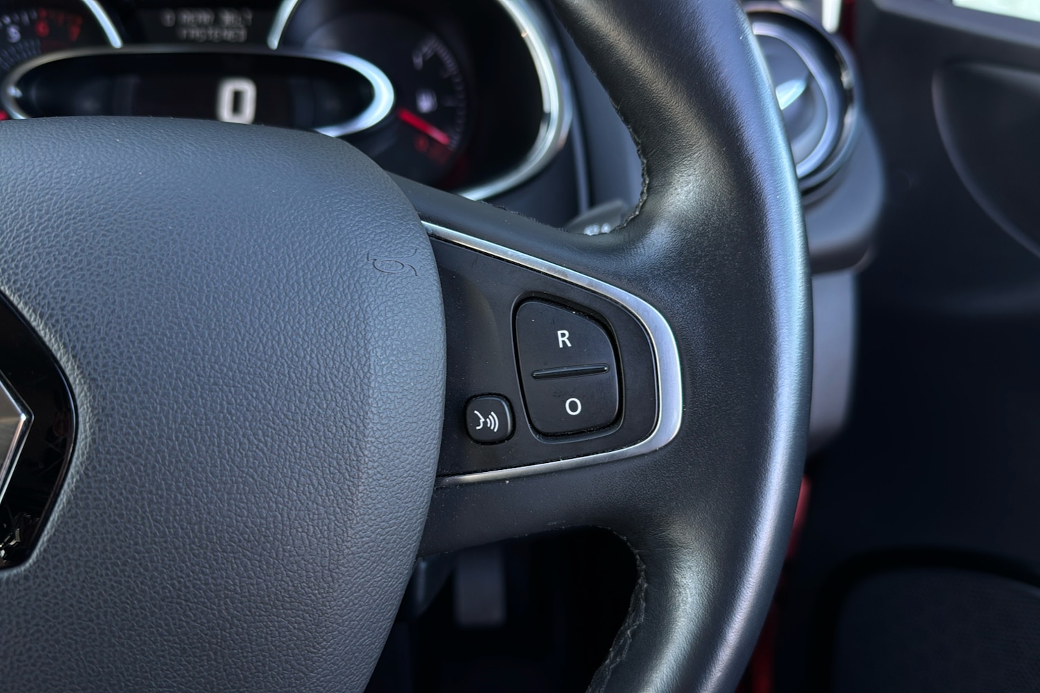 Used Renault Clio 2017 for sale - 76339429: Photo 18