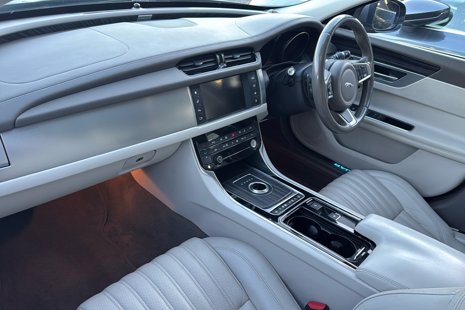 Used Jaguar XF 2017 for sale - 77113983: Photo 11