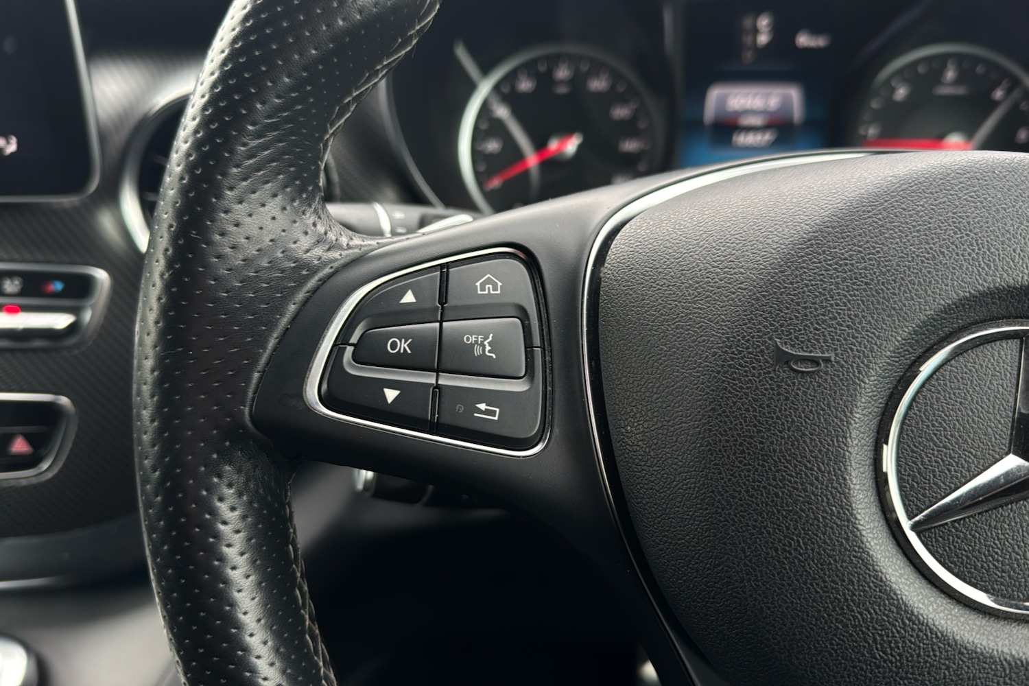 Used Mercedes-Benz V-Class 2023 for sale - 77112674: Photo 16