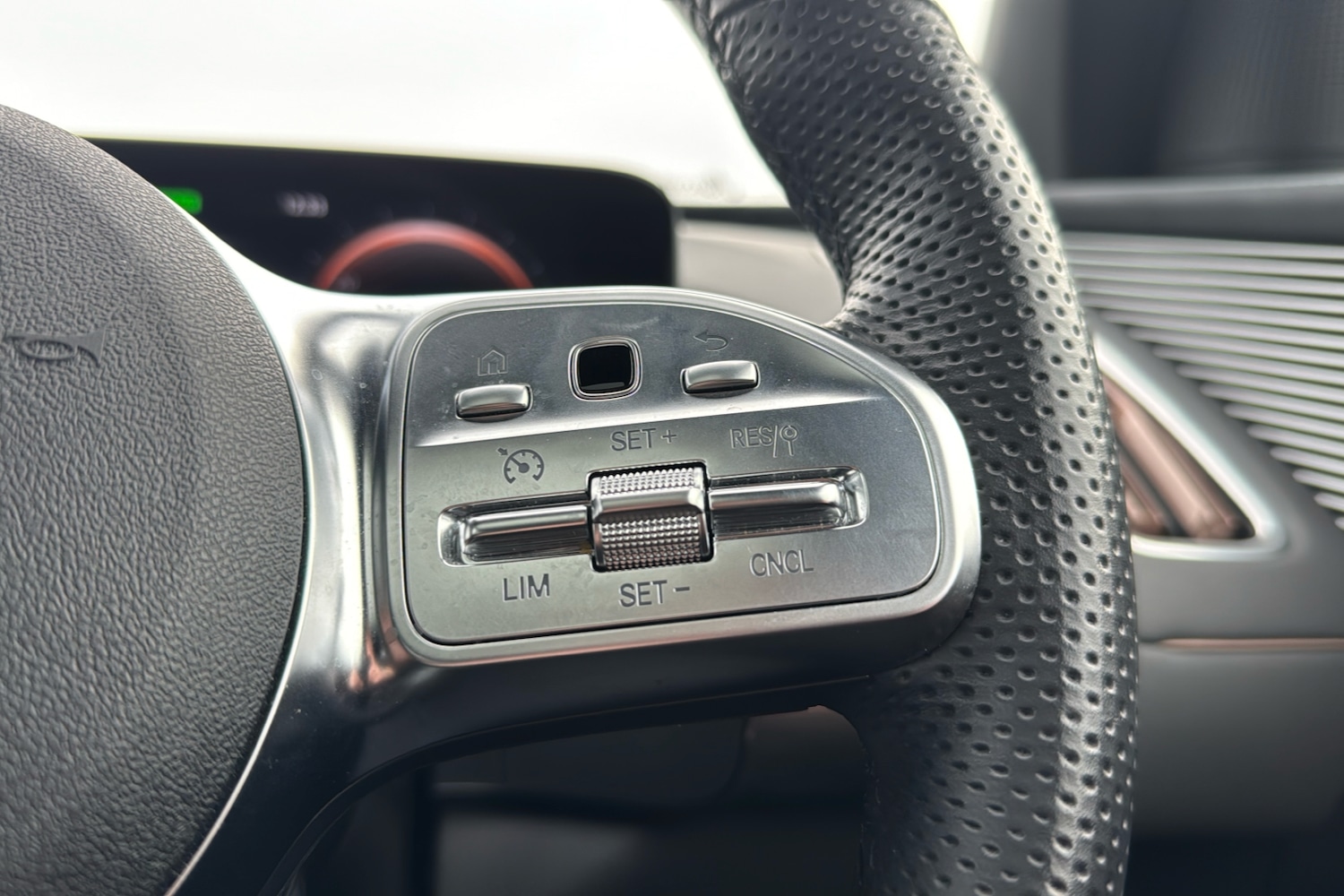 Used Mercedes-Benz EQC 2023 for sale - 77112705: Photo 17