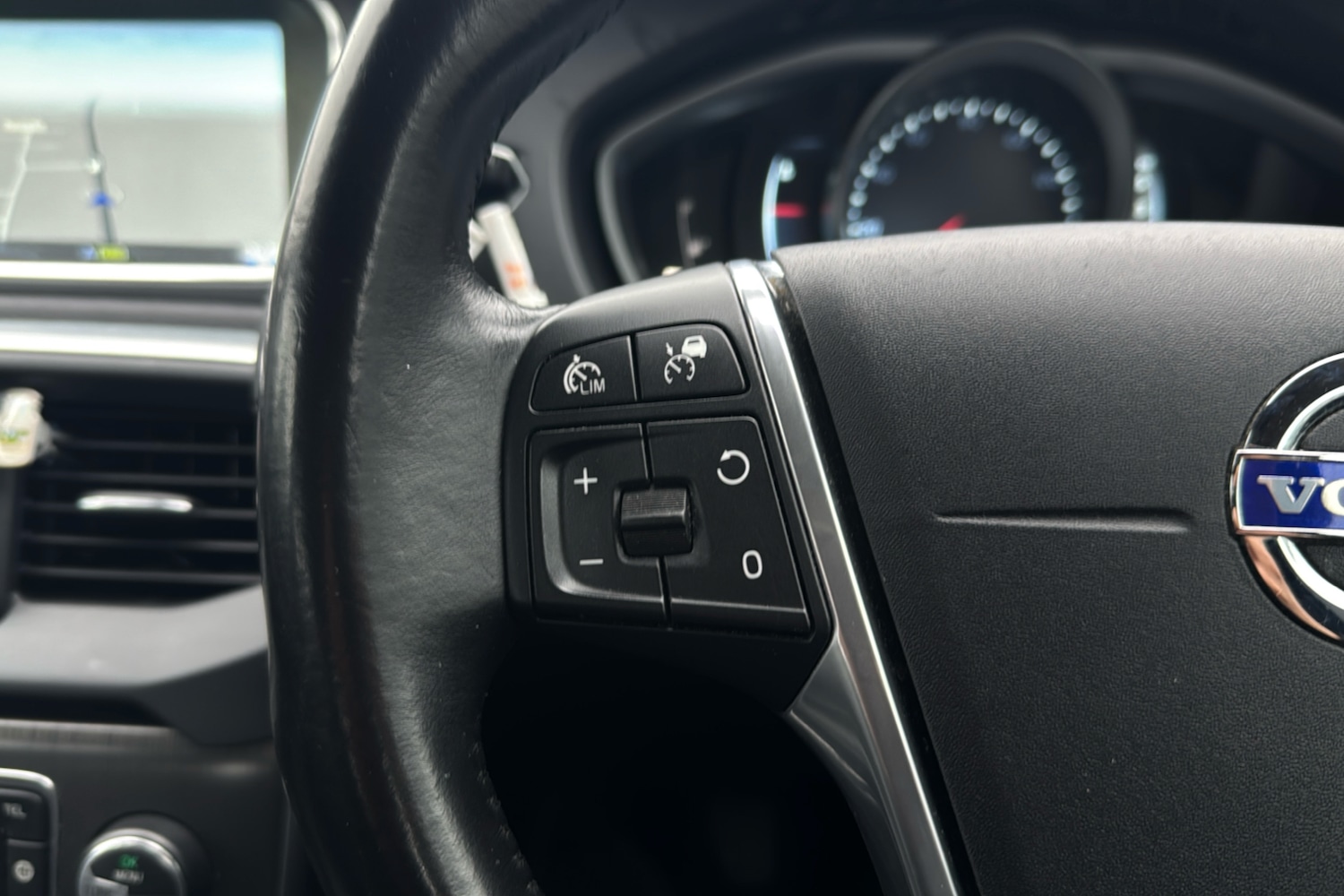 Used Volvo V40 2015 for sale - 77459114: Photo 17