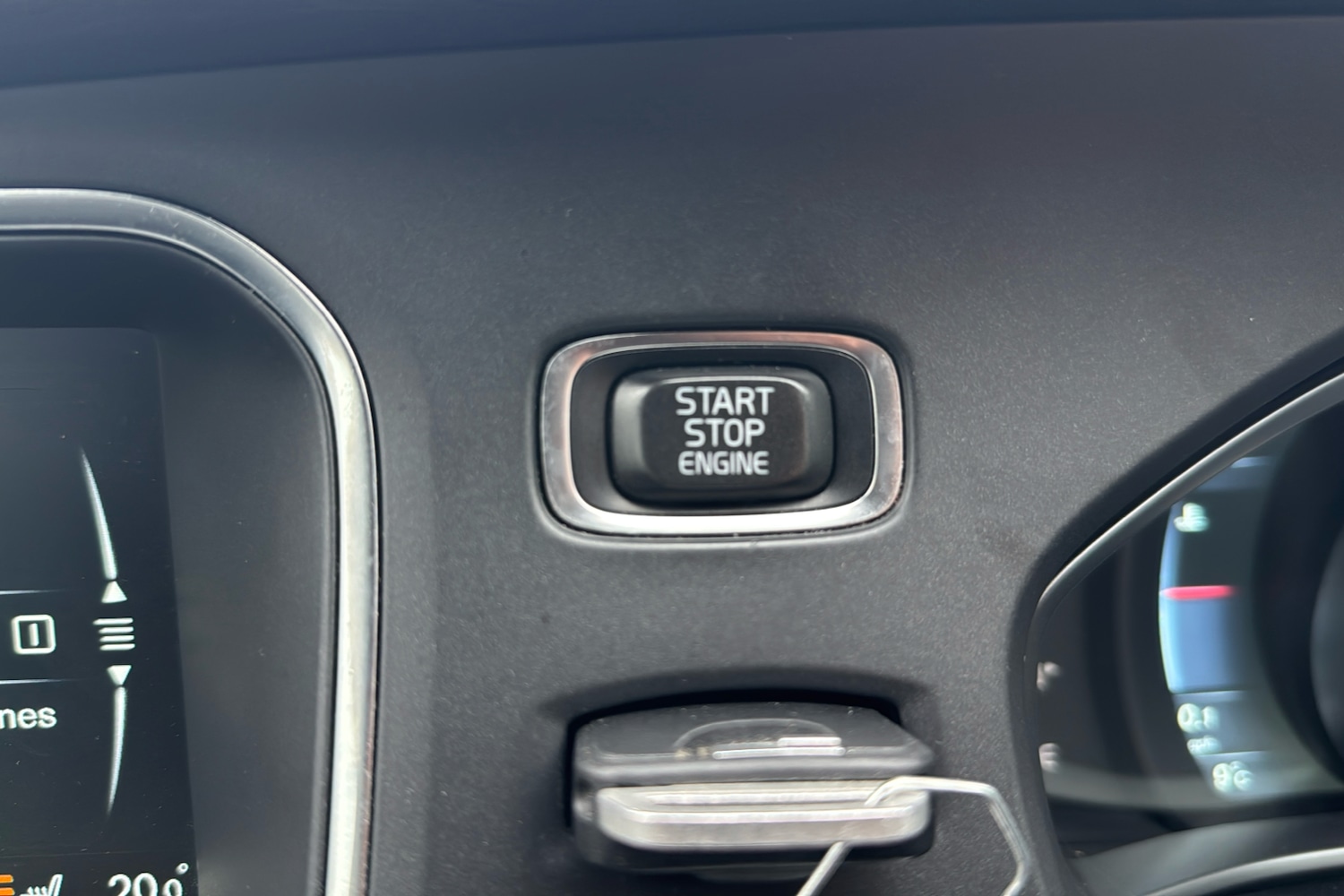 Used Volvo V40 2015 for sale - 77459114: Photo 23