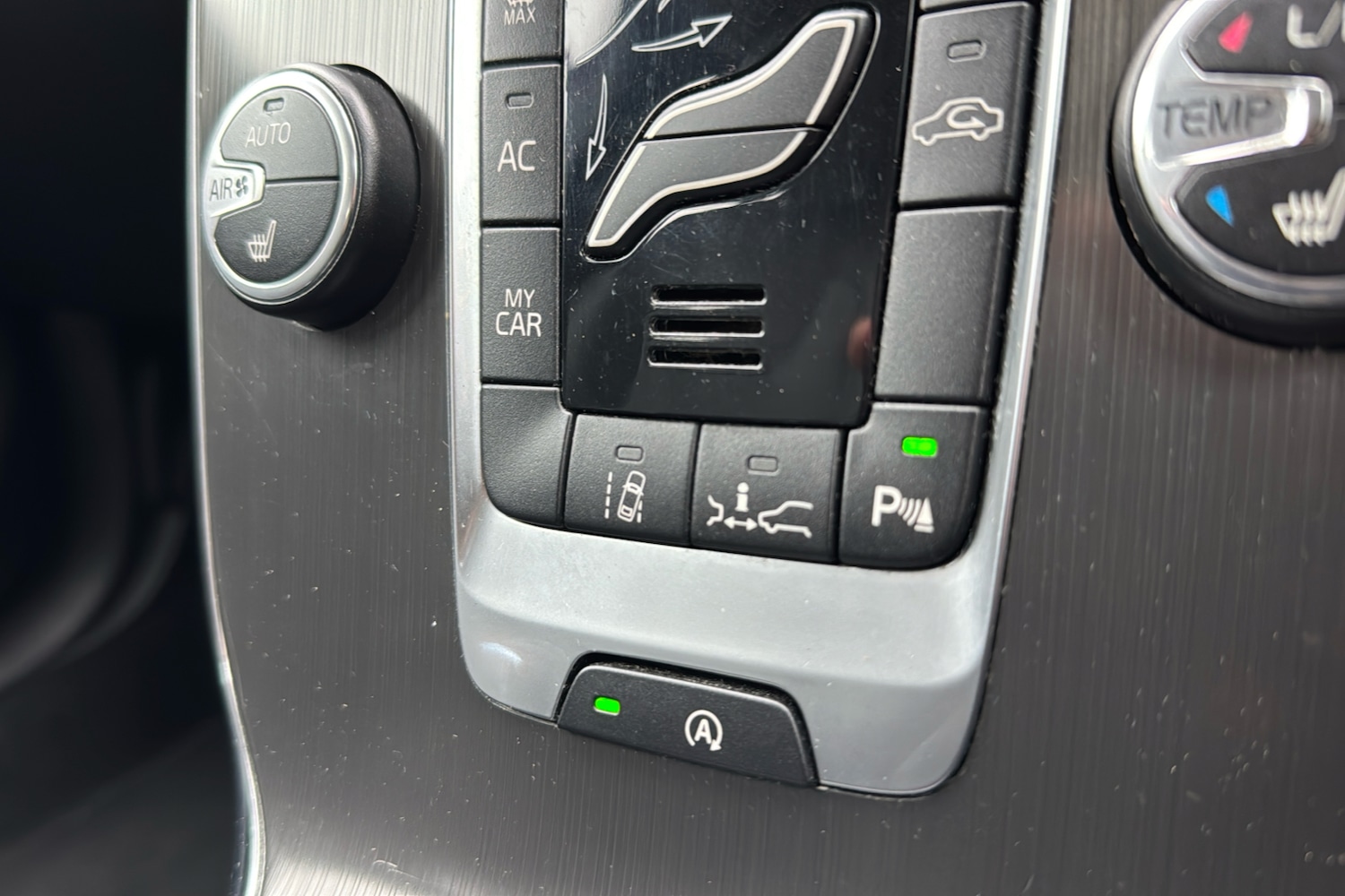 Used Volvo V40 2015 for sale - 77459114: Photo 24