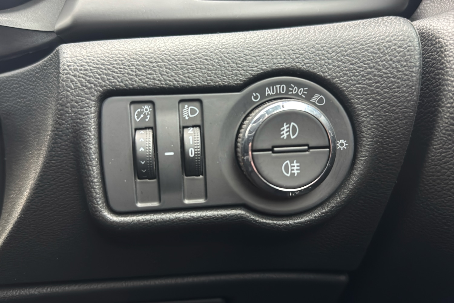 Vauxhall Cascada 1.4i Turbo Elite Convertible 2dr Petrol Manual Euro 6 s/s 140 - Picture 15 of 24