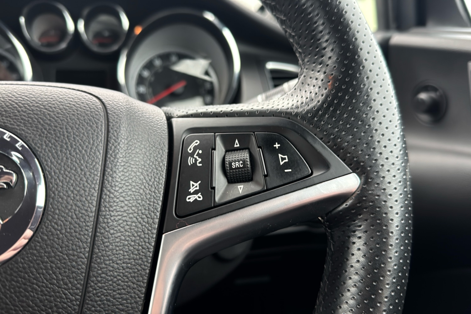 Vauxhall Cascada 1.4i Turbo Elite Convertible 2dr Petrol Manual Euro 6 s/s 140 - Picture 18 of 24